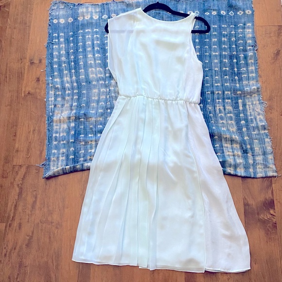 SANDRO 100% Silk Mint green asymmetric Dress
Size Small/Medium EUC - Picture 3 of 3